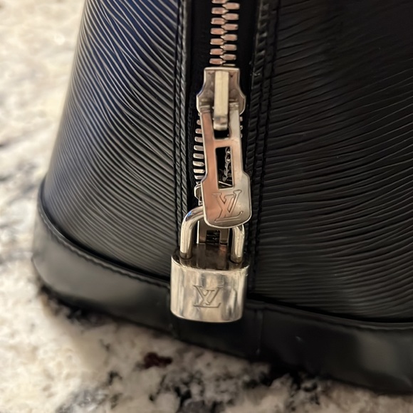 COPY - Alma Pm Epi Noir black leather Louis Vuitton tote - Picture 6 of 15